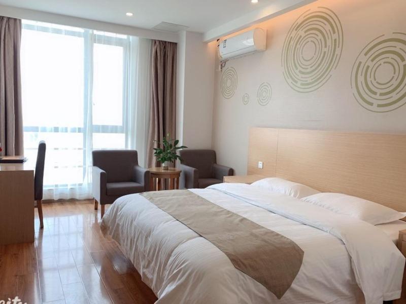 Greentree Fengxian District Nanqiaoxincheng Metro Station Express Hotelgreentree Fengxian District Nanqiaoxincheng Metro Station Express Hotel 3*