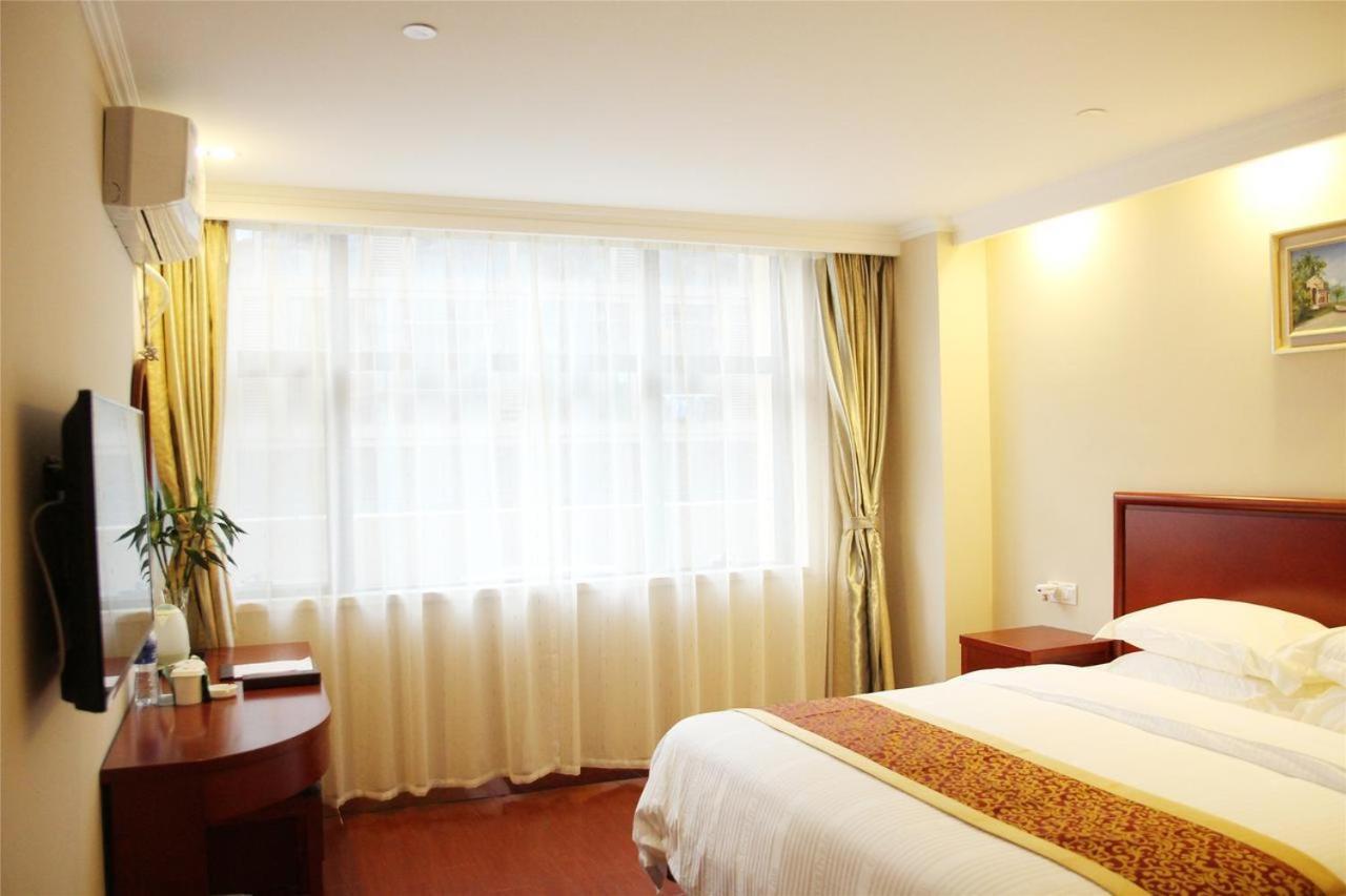 Greentree Fengxian District Nanqiaoxincheng Metro Station Express Hotelgreentree Fengxian District Nanqiaoxincheng Metro Station Express Hotel 3*